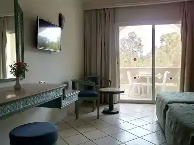 Shell Beach & Spa - 58