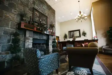 Barrington & Suites - 10