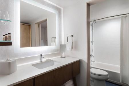 Deltas by Marriott Virginia Beach Bayfront Suites - 46