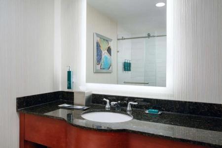 DoubleTree by Hilton - 24