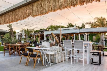 Blue Carpet Luxury Suites - 23
