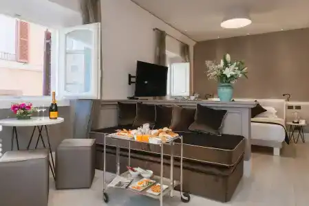 Rhea Silvia Luxury Navona - 11