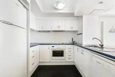 Crystal Bay On The Broadwater - 404