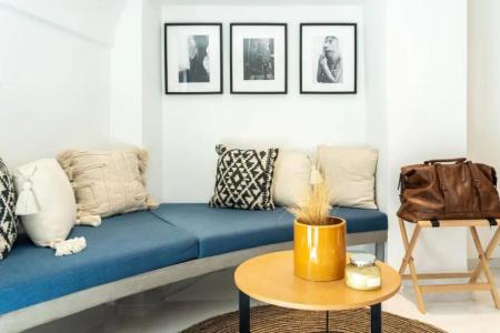 Melo Athens - 130