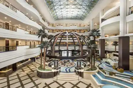 Mövenpick Grand Al Bustan - 28