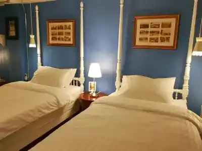 Bed in Town - 4