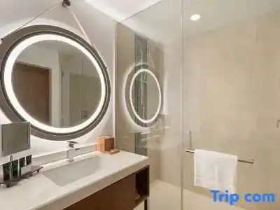 Hyatt Centric Waikiki Beach - 68