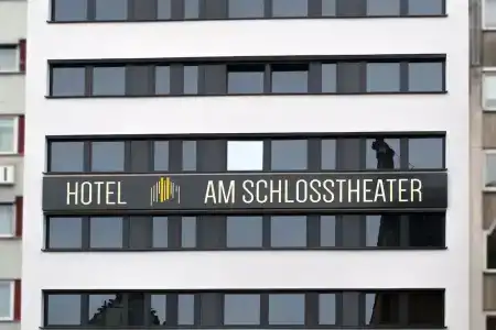am Schlosstheater - 12