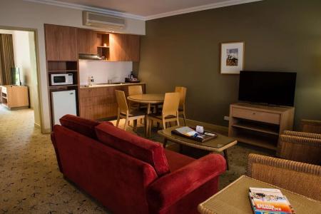 Rydges - 93