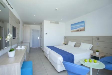 Limanaki Beach & Suites - 84