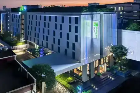 Holiday Inn Express Bangkok Soi Soonvijai, An Ihg - 0
