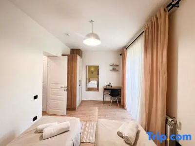 Motives Inn - 121