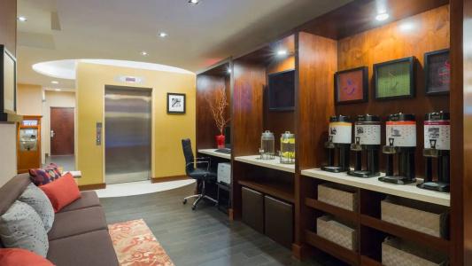 Hampton Inn Seaport Financial District - 14