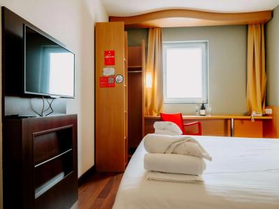 Ibis Sofia Airport - 2
