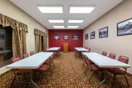 Super 8 by Wyndham - 10