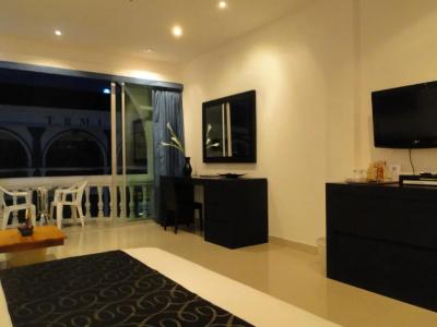 East Suites - 98