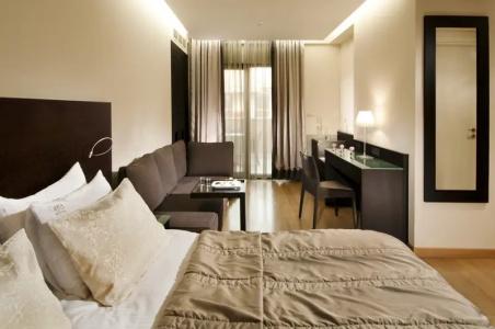 o&b Athens Boutique - 38