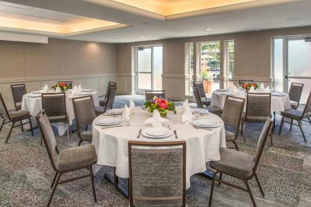 Courtyard by Marriott Portland North - 21