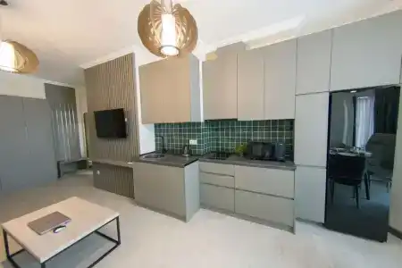 Season Suite Apart - 5