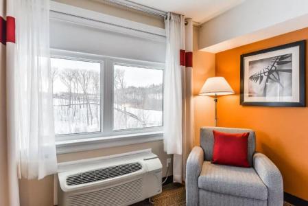 Four Points by Sheraton - 34