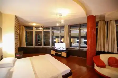 Vlora International - 69