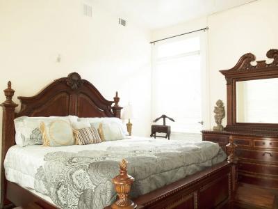 The Magnolia Mansion - 3