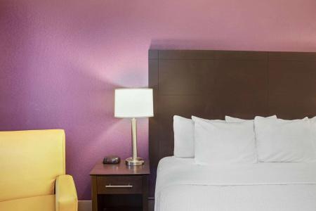 La Quinta Inn by Wyndham Miami Airport North - 6