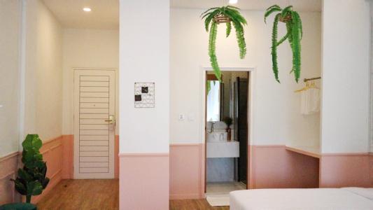 Isara Boutique And Cafe - 13
