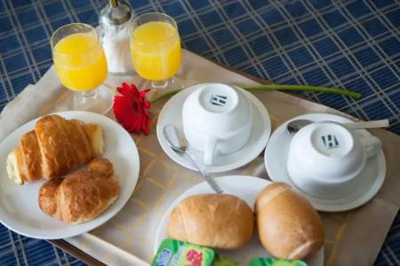 Auto Park Con Ristorante Interno e Grande Parcheggio Gratuito - 38