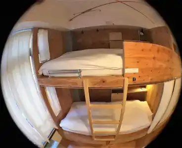 Hostel bedgasm - 9
