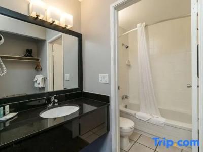 Quality Inn & Suites - 51