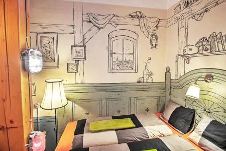 Lavender Circus Hostel, Doubles & Ensuites - 12