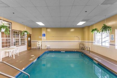 AmericInn by Wyndham North - 13