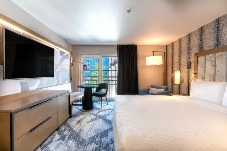 Silver Cloud - Seattle Broadway - 2