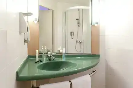 Ibis Oviedo - 30
