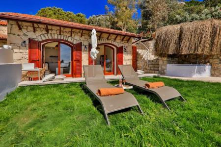 Villa Kale Suites with heated pool in winter - 77