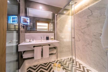 Palacio Solecio, a Small Luxury of the World - 9