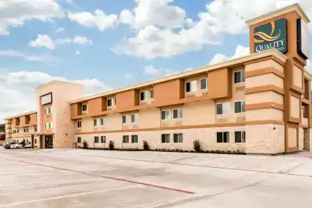 Quality Inn & Suites - 66