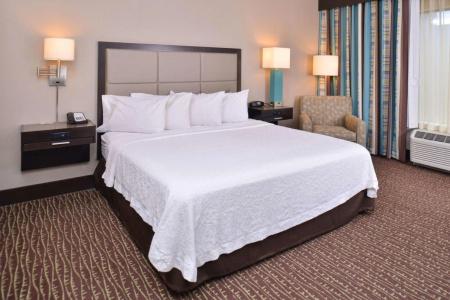 Hampton Inn & Suites - 4