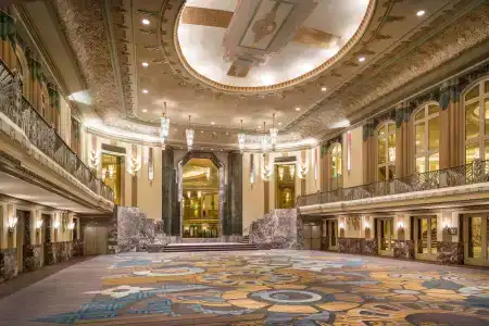 Hilton Netherland Plaza - 1