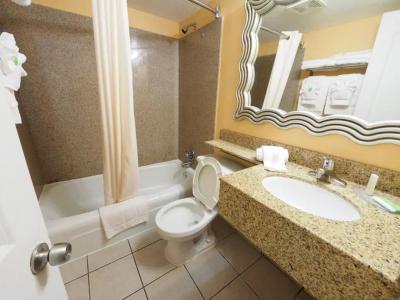 Seashire Inn & Suites - 57