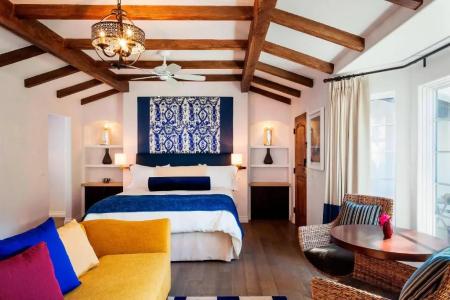 Triada, Autograph Collection - 64