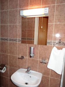 Oyo London Guest House - 8