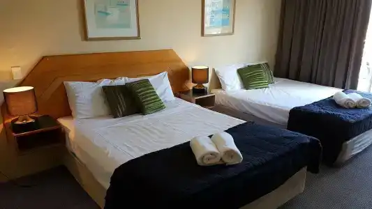 Outrigger Burleigh - 44