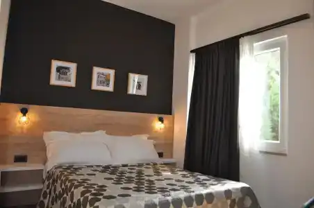 Oda Tirana - 25
