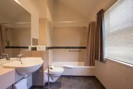 Balmoral Lodge - 7