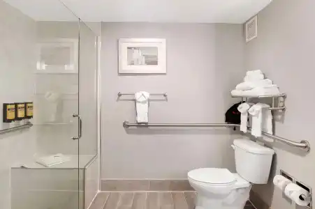 Best Western Plus Commerce - 8