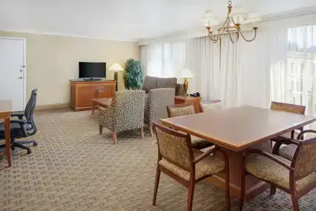 Hilton Seattle Airport & Conference Center - 4