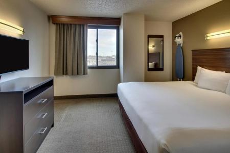 EverSpring Inn & Suites - 26