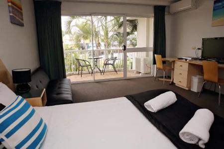 Outrigger Burleigh - 72